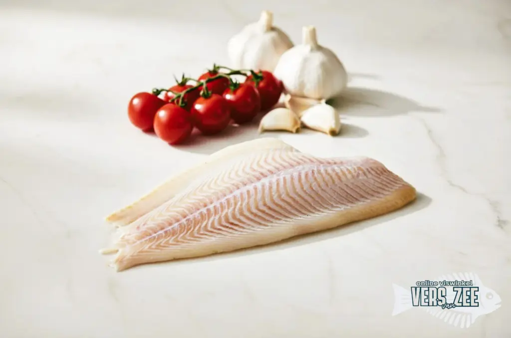 Verse scholfilet met tomaten en knoflook