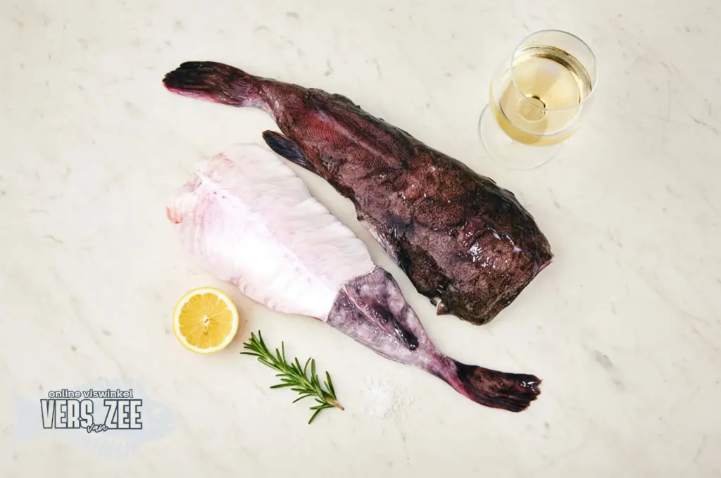 Verse zeeduivel met citroen en wijn