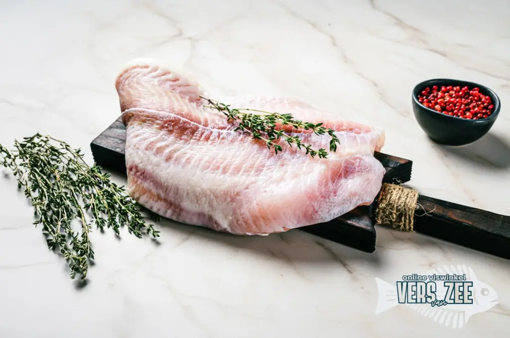 Verse meerval met kruiden en peper.